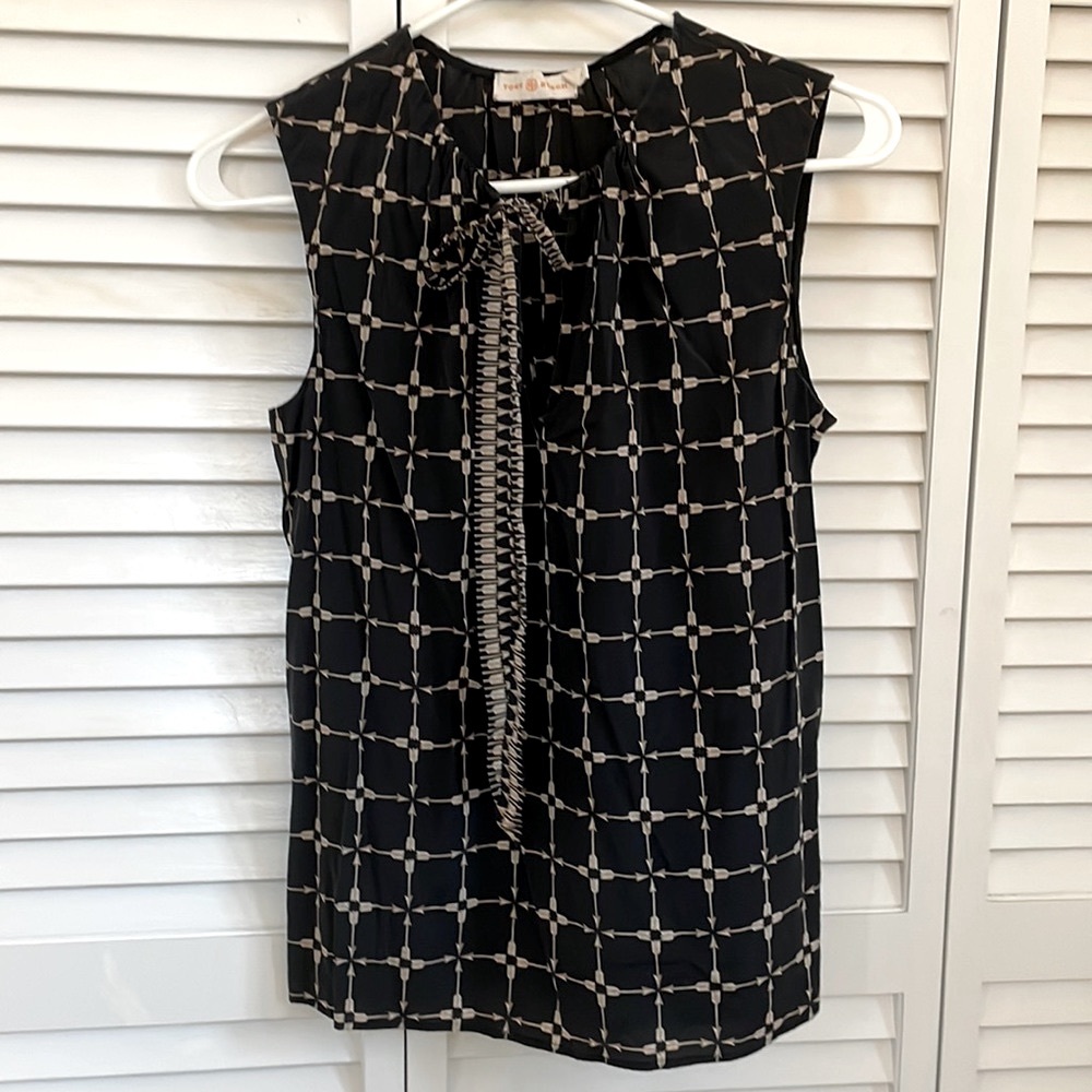 Tory Burch Sleeveless Arrow-Print Silk Blouse